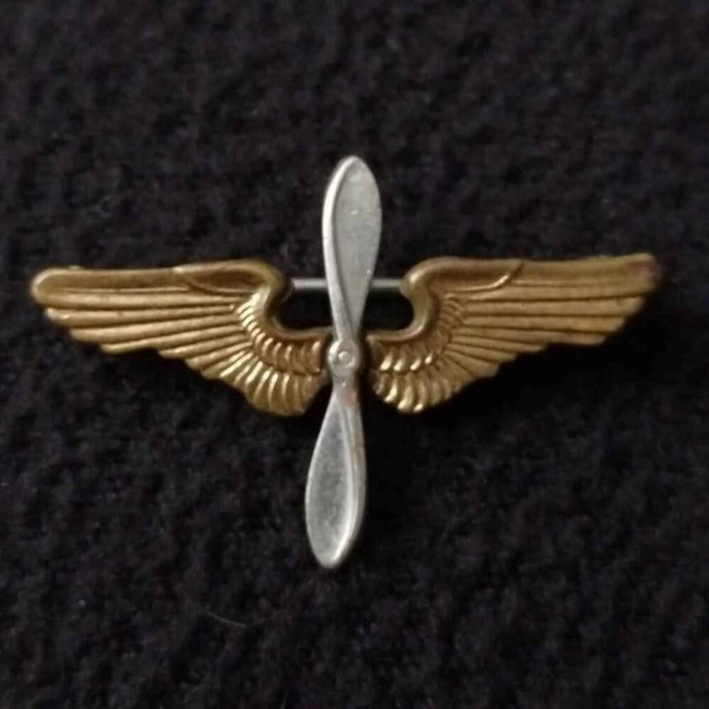 BROOCH PIN military WWII aviation gold and silver tone wings Vintage